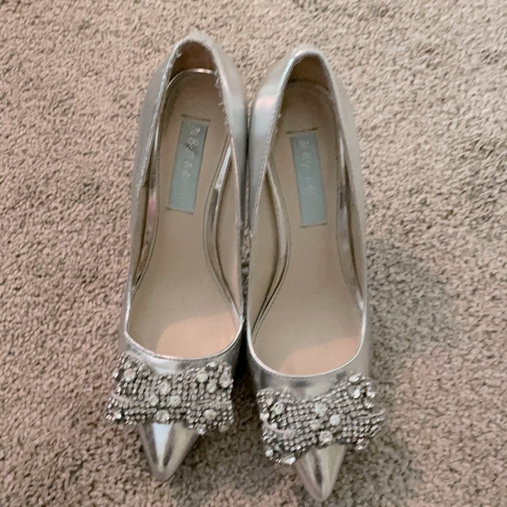 Silver Bridal Pumps - size 6